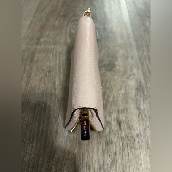 Michael Kors wallet w/ wristlet - Picture 5 of 6